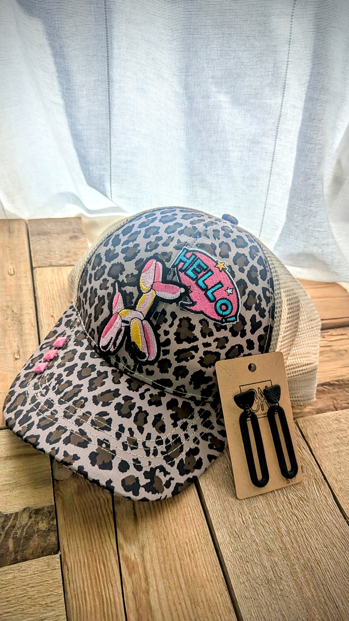Set: Leopard print balloon dog ponytail mesh back hat and black skinny dangles