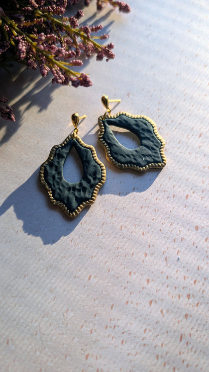 Gold-Lined Scalloped Teardrop Dangles / Solid Color / Boho / Preppy / Lightweight Polymer earrings