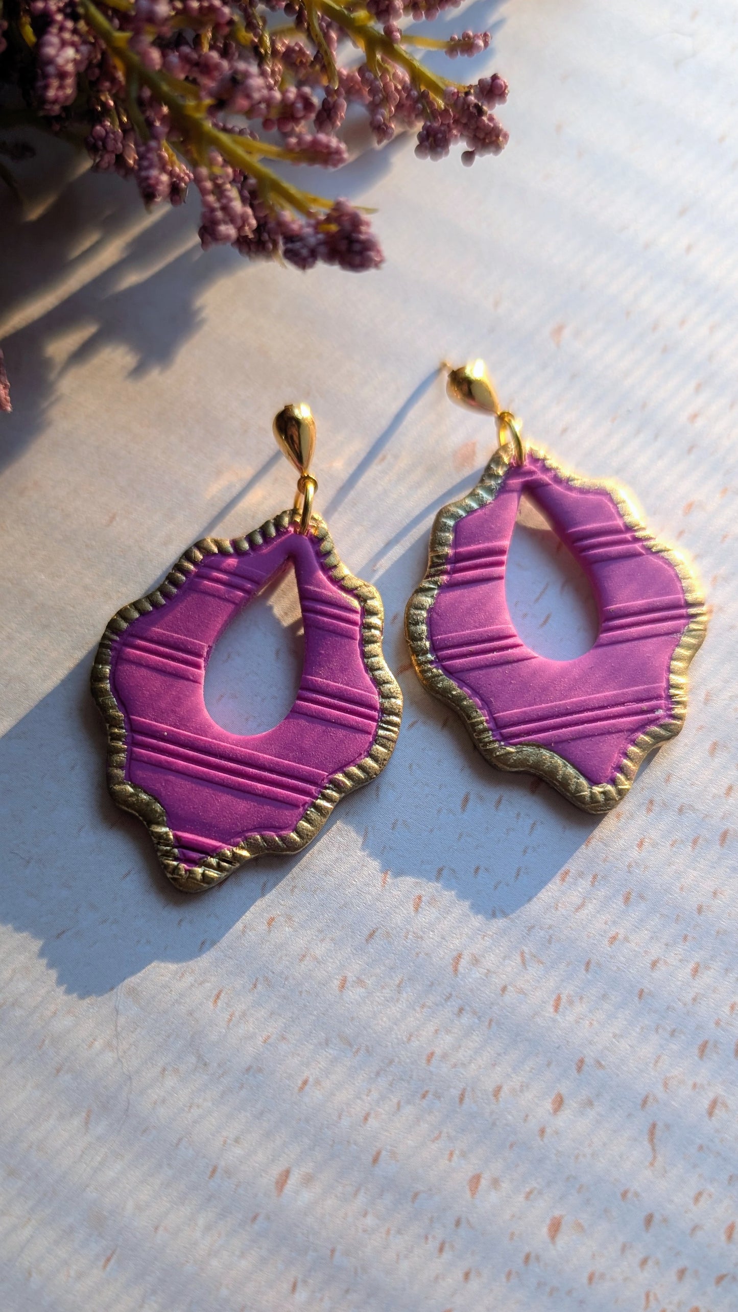 Gold-Lined Scalloped Teardrop Dangles / Solid Color / Boho / Preppy / Lightweight Polymer earrings