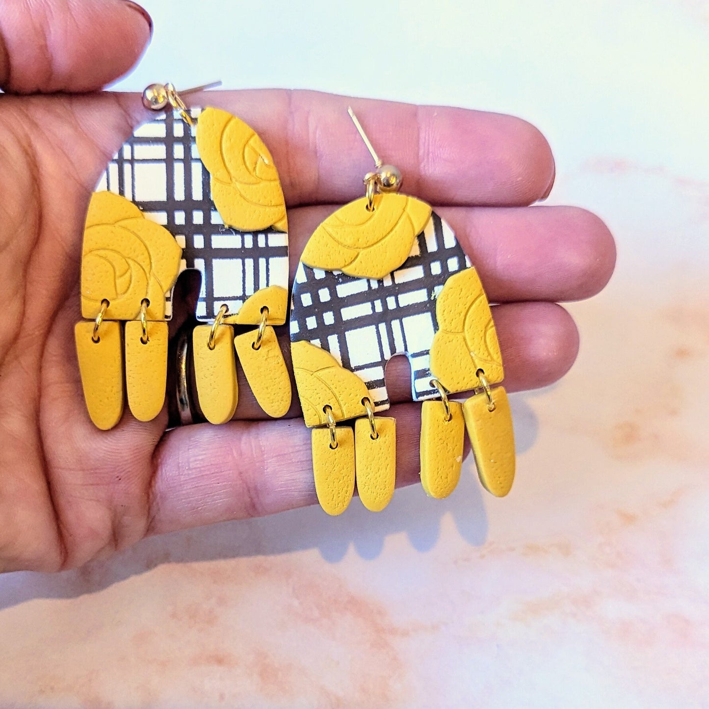 Chocolate and White plaid rose arch earrings / Western accessories / Brown and yellow / Polymer Clay / yellow rose earrings / Wyoming cowboy