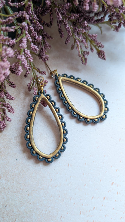 Gold-Lined Scalloped Dangles / Solid Color / Boho / Preppy / Lightweight Polymer earrings